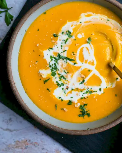 Einfache Butternusskürbissuppe
