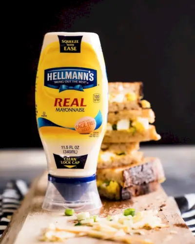 Queso asado con mayonesa