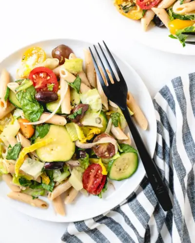 Receita de salada de macarrão vegana