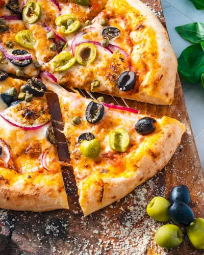 Grüne Olivenpizza