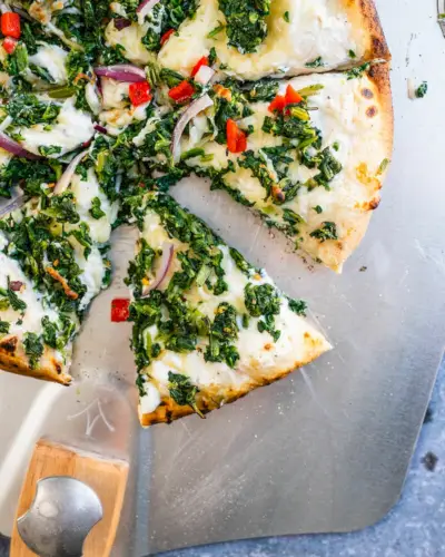 Wie man Spinatpizza macht