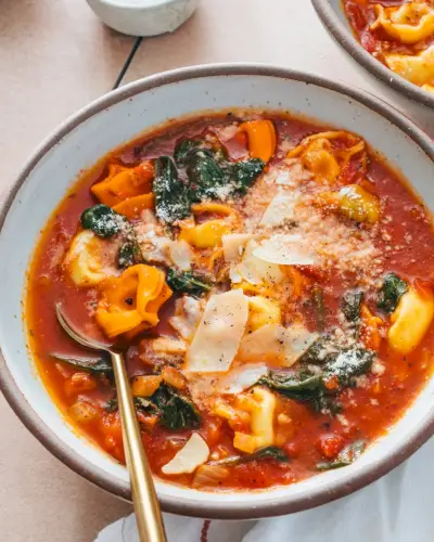 Spinat-Tortellini-Suppe