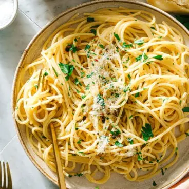 Tagliatelle al burro all'aglio