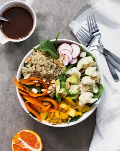 Stressabbauender Quinoa-Avocado-Salat | Stressabbauende Lebensmittel