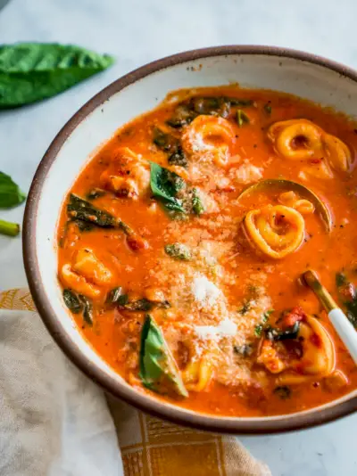 Tortellini polievka