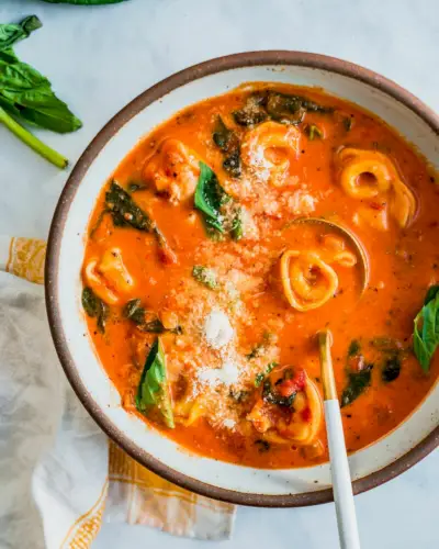 Tortellini polievka