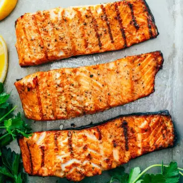 Grigliare il salmone marinato
