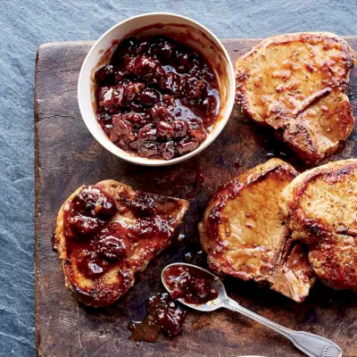 Côtelettes de porc avec mostarda cerises et miso