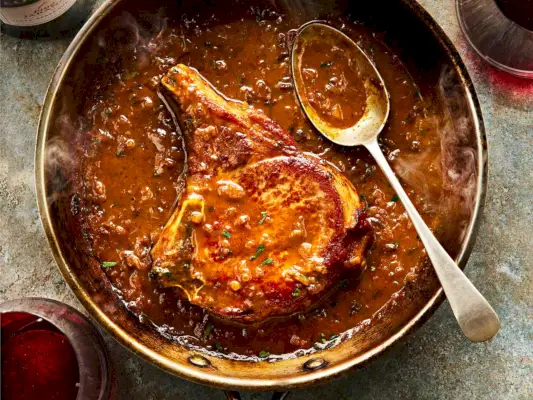 Côtelettes de porc avec sauce au xérès et Ras Al Hanout