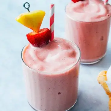 Jahodové ananasové smoothie