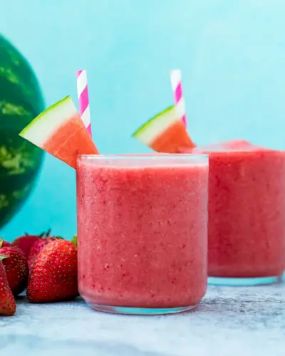 Smoothie aux fraises et à la pastèque