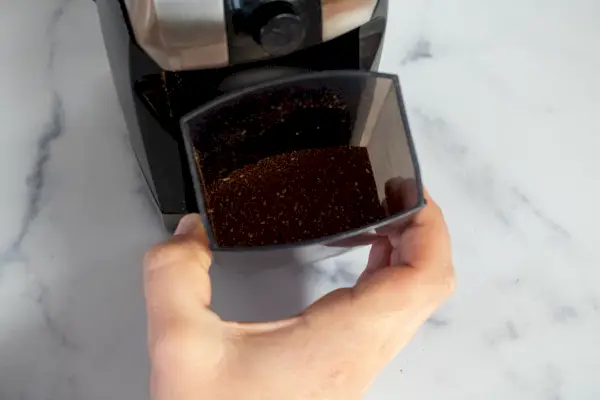 Como moer café em casa