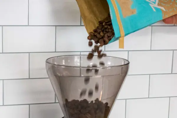 Como moer café em casa