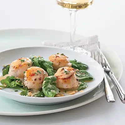 Pečené mušle s maslovou omáčkou Pinot Gris