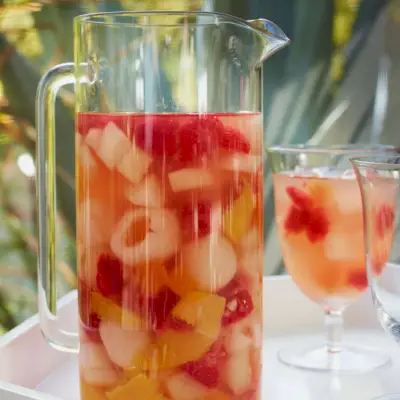 Riesling-Sangria mit Litschis