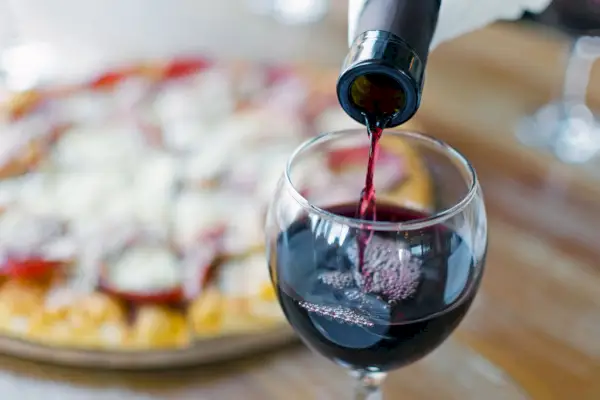 Come abbinare vino e pizza