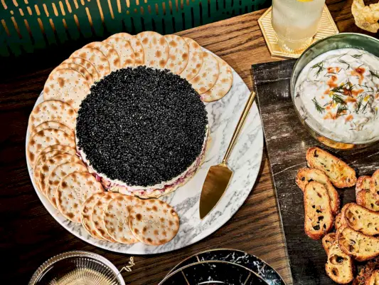 Recette de trempette au caviar à quatre couches