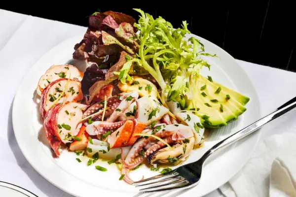 Salade de fruits de mer néoclassique