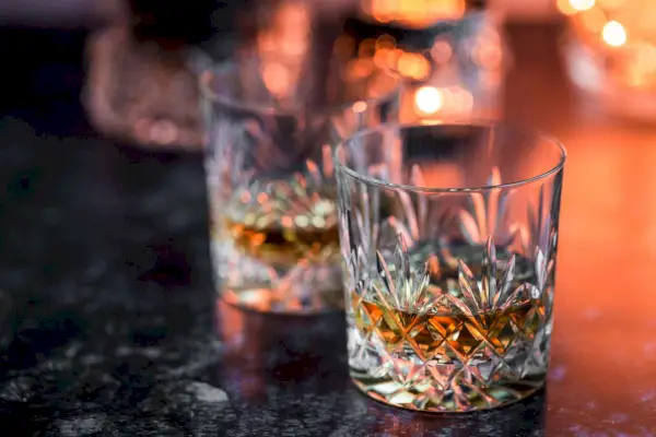 Zwei Gläser Whisky
