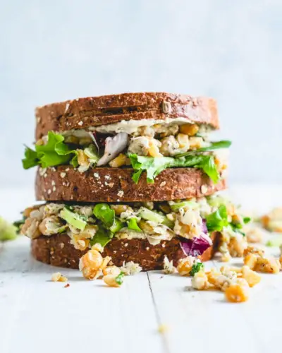 Sandwich à la salade de pois chiches