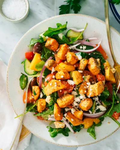Insalata greca di salmone