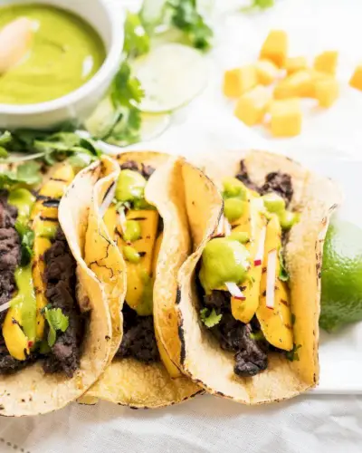 Tacos de manga grelhada com molho de sonho | Yumpulse