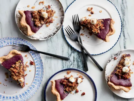 Torta viola di patate dolci con cocco e cinque spezie