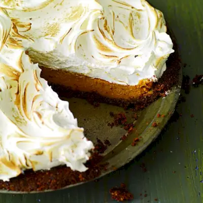 Torta meringata di patate dolci