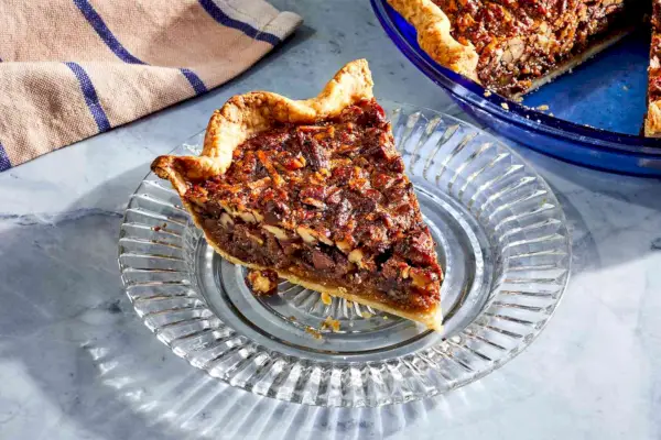 Torta al cioccolato e noci pecan con bourbon
