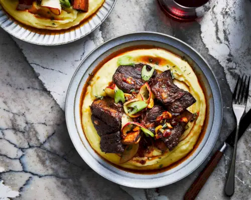 Costillas cortas instantáneas con puré de papas con triple crema