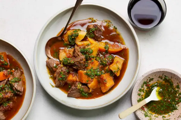 Receta de asado picante con naranjas, batatas y gremolata de chile de Calabria