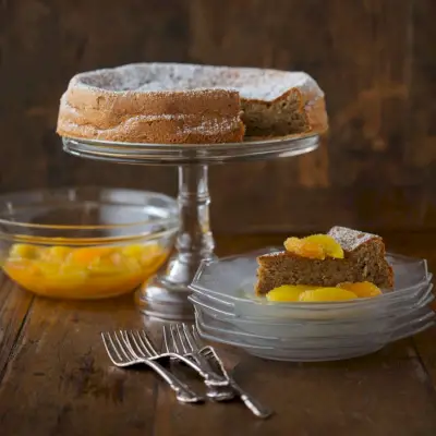 Karithopita (torta greca alle noci e olio d'oliva con sciroppo d'arancia)