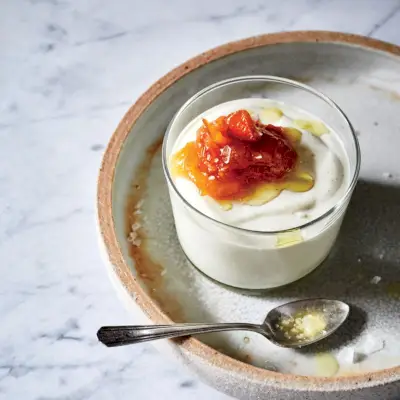 Panna Cotta allo Yogurt con Marmellata e Olio d'Oliva
