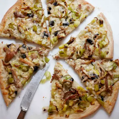 original-201202-r-raisted-chicken-and-leek-pizza.webp