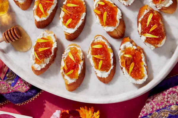 Chhundo a kozí sýr Crostini
