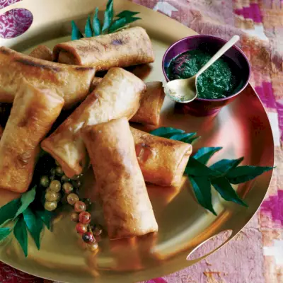Křupavé krůtí rolky Kathi s mátovou a datlovou omáčkou