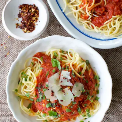 Spaghetti z sosem Arrabbiata