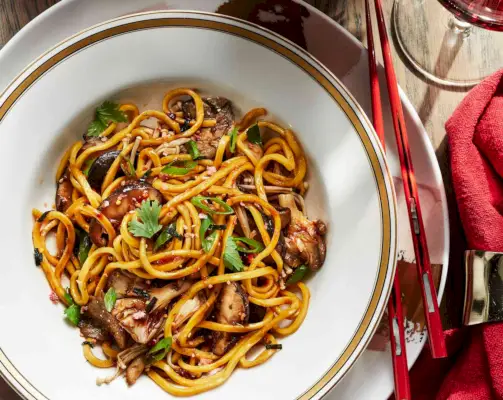 Rezance dlhovekosti s ustricou, shiitake a hubami Enoki