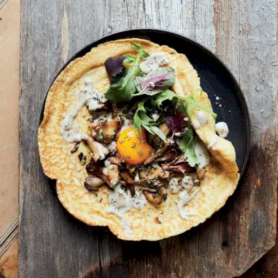 Palacinky z divokých húb so slnečnými vajcami