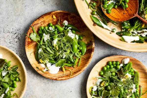Frühlingserbsen-Chaat mit Zitronen-Raita-Rezept