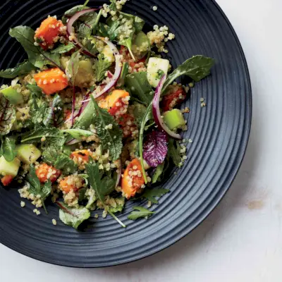 Salada de Quinoa com Batata Doce e Maçã