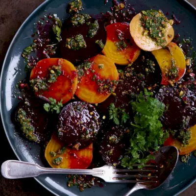 Beterraba Assada com Pistache, Ervas e Laranja