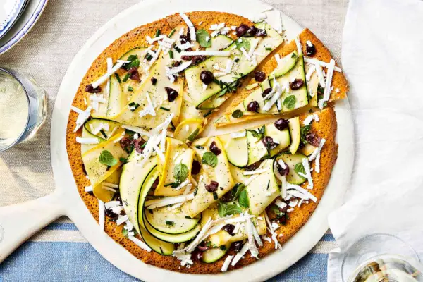 Socca mit Zucchini und Oliven
