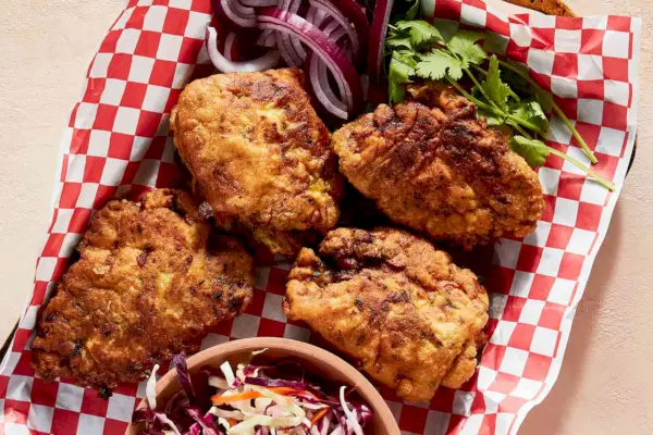 Marghi Na Farcha (gebratenes Parsi-Hähnchen)
