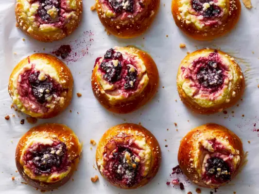 Kolaches di ciliegia e formaggio cremoso