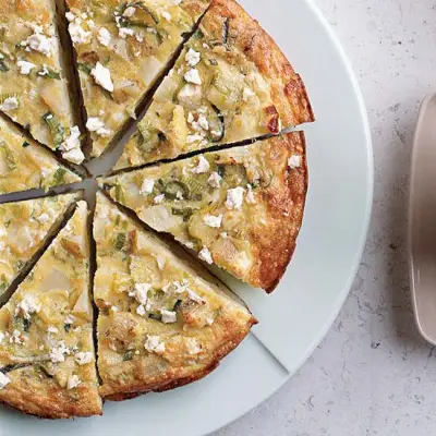 Frittata Yukon Gold di patate, porri e formaggio bianco