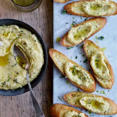 Bylinkový Cícer Bruschetta