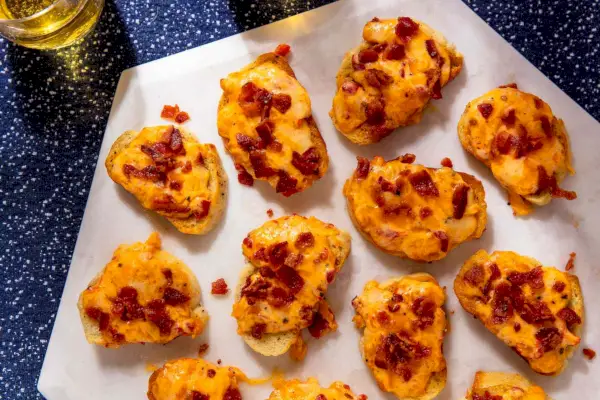 Paprikový syr a slanina Crostini