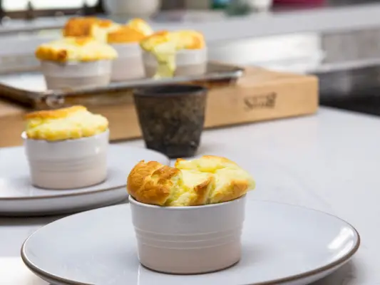 ludo-lefebvre-soufflé-de-queso-ft-receta0919.webp