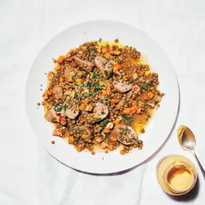 Ensalada templada de salchichas y lentejas